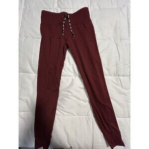 PUMA Women's Classics High Rise Joggers, Red Wine Large